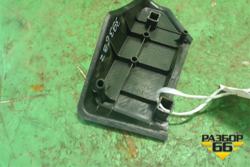 Накладка внутренняя (под левую ногу водителя) (5819242030) для Toyota Rav-4 с 2000-2005г