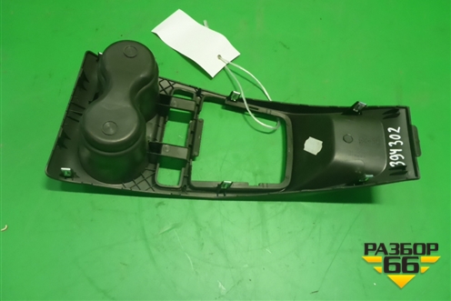 Накладка внутренняя (на консоль передняя) (6J0858331) для Seat Ibiza с 2008-2017г