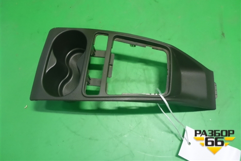 Накладка внутренняя (на консоль передняя) (6J0858331) для Seat Ibiza с 2008-2017г