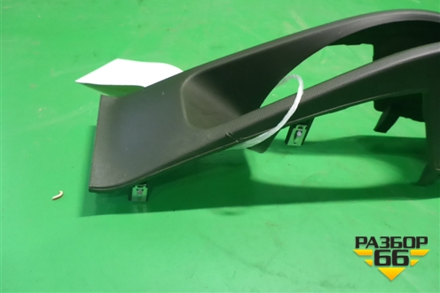 Накладка внутренняя (на консоль задняя) (6J0863289) для Seat Ibiza с 2008-2017г