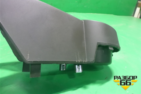 Накладка внутренняя (на консоль задняя) (6J0863289) для Seat Ibiza с 2008-2017г