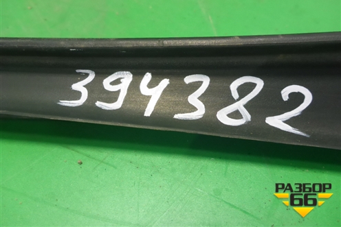Молдинг лобового стекла левый (6J0854319) для Seat Ibiza с 2008-2017г