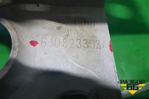 Петля капота правая (6J0823302A) для Seat Ibiza с 2008-2017г