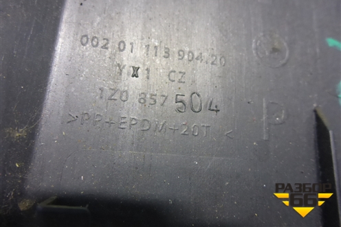 Накладка на торпедо (боковая правая) (1Z0857504) для Skoda Octavia (А5) с 2004-2013г