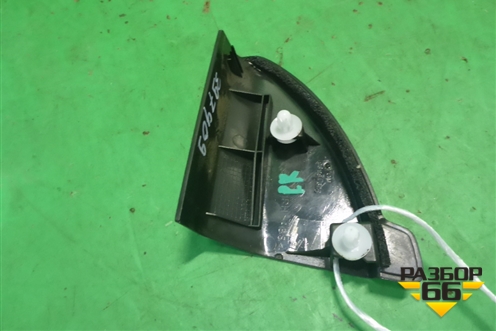 Накладка двери передней правой уголок (96984324) для Chevrolet Cruze c 2009-2015г