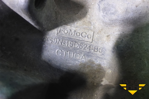 Кронштейн компрессора кондиционера ( 3.2л B6324S) (6G9N19D624BC 30711586) для Volvo XC90 с 2002-2015г