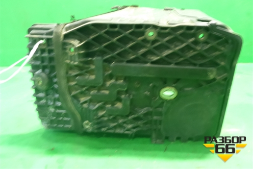 Ящик под аккумулятор (6G9N10757AE) для Land Rover Freelander 2 с 2007г