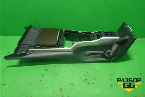 Консоль (58804KK240) для Toyota Fortuner с 2016г