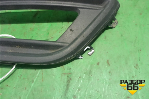 Накладка ПТФ левая (после 2015г без хрома) (F1EB15A299A) для Ford Focus 3 с 2011г