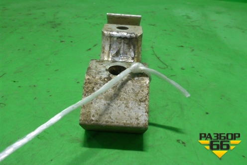 Кронштейн переднего стабилизатора (7L0411063B) для Volkswagen Touareg c 2002-2010г