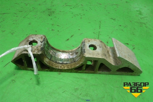 Кронштейн переднего стабилизатора (7L0411063B) для Volkswagen Touareg c 2002-2010г
