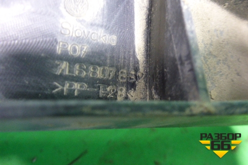 Кронштейн заднего бампера правый (под фонарь) (7L6807862) для Volkswagen Touareg c 2002-2010г