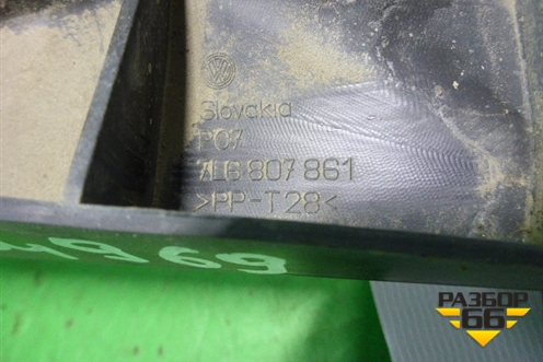 Кронштейн заднего бампера левый (под фонарь) (7L6807861) для Volkswagen Touareg c 2002-2010г