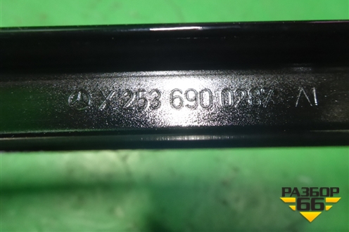 Накладка двери передней правой (2056900287) для Mercedes Benz C-Klass W205 с 2014г