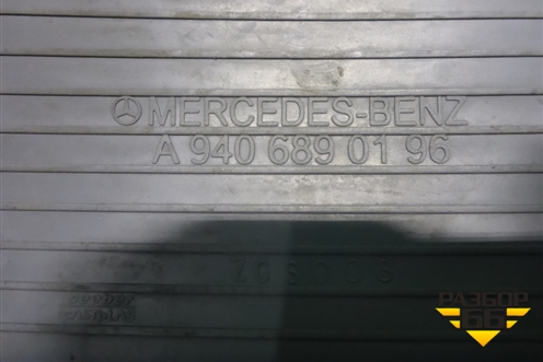 Накладка на торпедо  (коврик) (A9406890196) для Mercedes Benz  TRUCK Axor 2 с 2004г