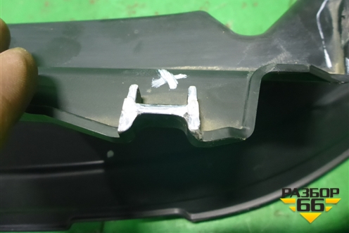 Пыльник радиатора верхний (C1BBA001A04A) для Ford Fiesta с 2008-2015г