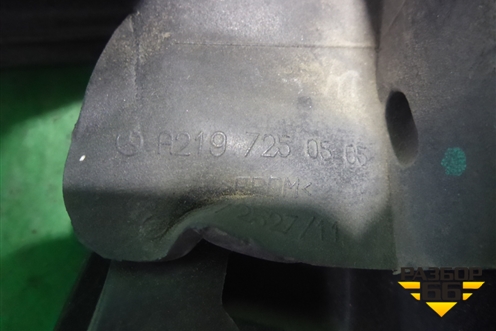 Накладка стекла переднего левого (A2197250565) для Mercedes Benz CLS C219 с 2004-2010г