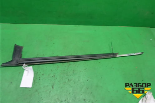 Накладка стекла переднего правого (A2197250665) для Mercedes Benz CLS C219 с 2004-2010г