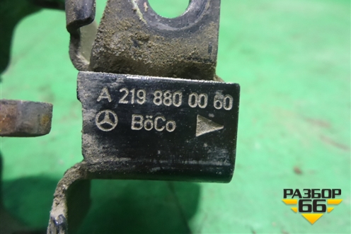 Замок капота (левый на панель) (A2198800060) для Mercedes Benz CLS C219 с 2004-2010г