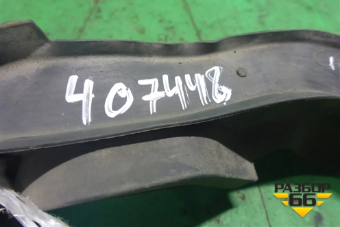 Пыльник переднего крыла правого (верхний под капотом) (51767183828) для BMW 7 серия F01/F02 с 2008г