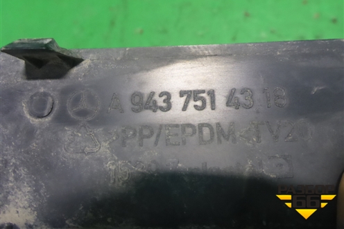 Вставка в решетку радиатора  (правая верхняя) (A9437514318) для Mercedes Benz  TRUCK Actros MP3 с 2008г