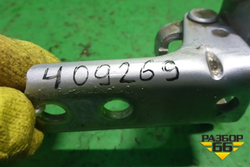 Петля двери задней правой нижняя (MR302270) для Mitsubishi Lancer-9  с 2003-2008г