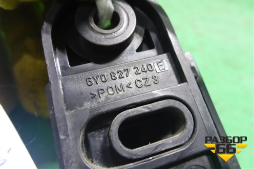 Отбойник двери багажника (6Y0827240E) для Skoda Yeti с 2009г