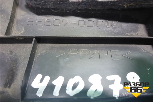 Накладка на торпедо (нижняя правая) (556070D010) для Toyota Yaris с 2005-2011г