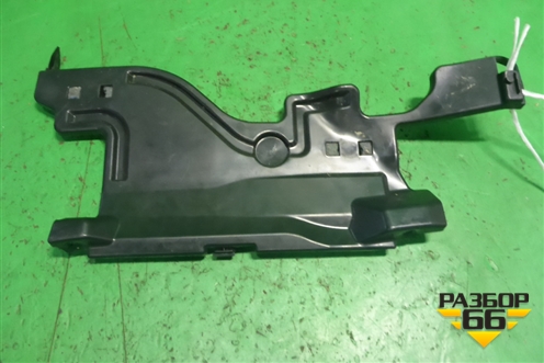 Накладка на торпедо (нижняя левая) (556060D010) для Toyota Yaris с 2005-2011г
