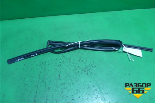 Уплотнитель стекла двери задней правой (681420D050) для Toyota Yaris с 2005-2011г