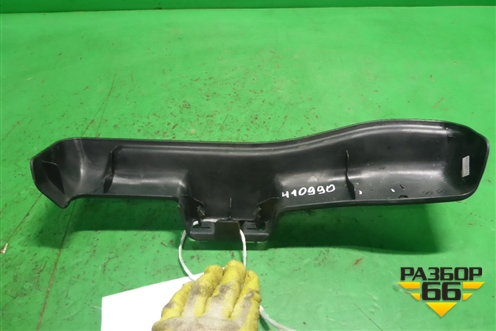 Накладка внутренняя (заднего правого сидения) (584420D040) для Toyota Yaris с 2005-2011г