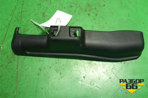 Накладка внутренняя (заднего правого сидения) (584420D040) для Toyota Yaris с 2005-2011г