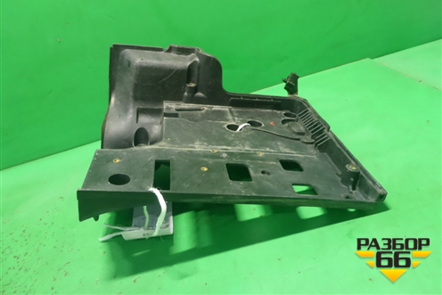 Площадка под аккумулятор (правая) (DWM500100) для Land Rover Discovery 3 с 2004-2009г