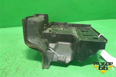 Площадка под аккумулятор (правая) (DWM500100) для Land Rover Discovery 3 с 2004-2009г