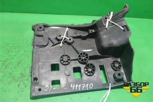 Площадка под аккумулятор (правая) (DWM500100) для Land Rover Discovery 3 с 2004-2009г