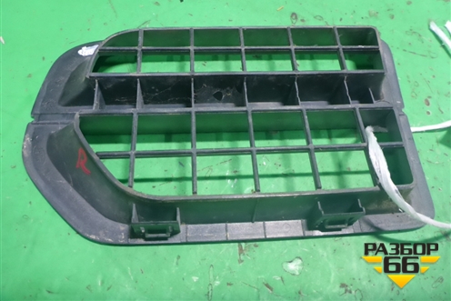 Накладка переднего крыла правого (решетка) (JAK000064) для Land Rover Discovery 3 с 2004-2009г