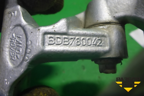 Петля двери передней правой верхняя (BDB780042) для Land Rover Discovery 3 с 2004-2009г
