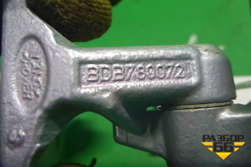 Петля двери задней левой нижняя (BDB780072) для Land Rover Discovery 3 с 2004-2009г