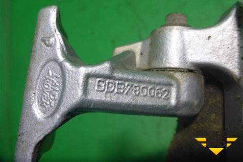 Петля двери передней правой нижняя (BDB780062) для Land Rover Discovery 3 с 2004-2009г