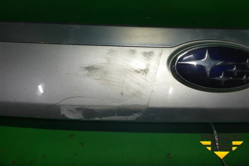 Накладка двери багажника (после 2005г в сборе с освещением номера) для Subaru Forester (Sg5-9) с 2002-2007г