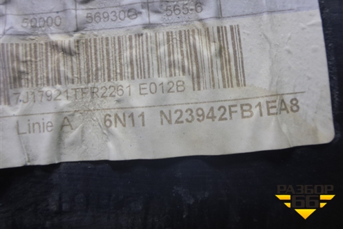 Обшивка двери передней правой под механику для Ford Fusion с 2002г