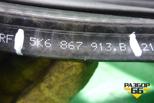 Уплотнитель двери задней левой (5K6867913B) для Volkswagen Golf VI с 2009-2012г