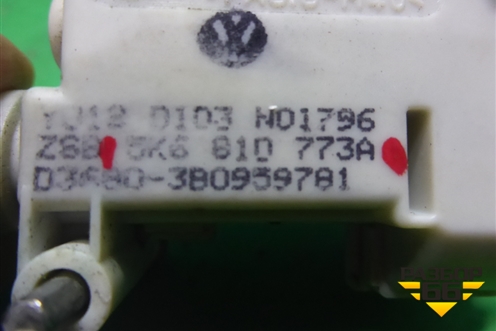 Активатор лючка бензобака (5K6810773A) для Volkswagen Golf VI с 2009-2012г
