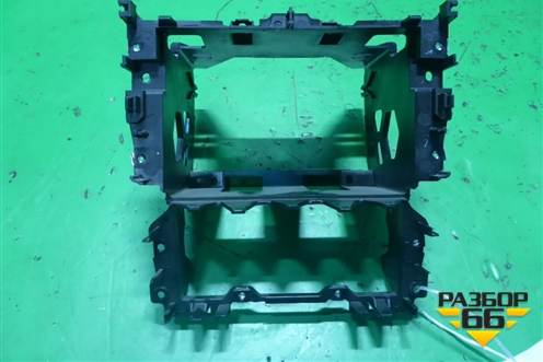 Кронштейн (магнитолы) (5K0858089E) для Volkswagen Golf VI с 2009-2012г