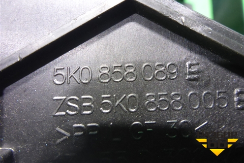 Кронштейн (магнитолы) (5K0858089E) для Volkswagen Golf VI с 2009-2012г