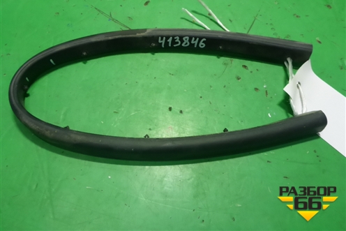 Уплотнитель капота (центральный) (5K0823709) для Volkswagen Golf VI с 2009-2012г
