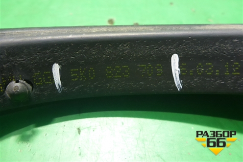 Уплотнитель капота (центральный) (5K0823709) для Volkswagen Golf VI с 2009-2012г