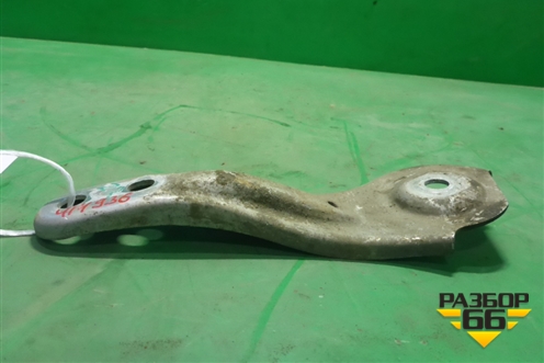 Кронштейн задней балки правый (554813M151) для Kia Quoris с 2012г