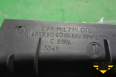 Накладка на торпедо (боковая правая) (4M51A04096AAW) для Ford Focus 2 с 2008-2011г