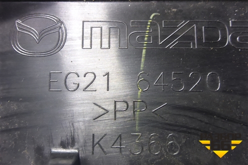 Накладка на торпедо (правая под бардачком) (EG2164520) для Mazda CX 7 с 2006-2012г